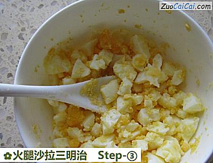 火腿沙拉三明治做法第三步骤