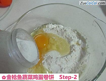 金枪鱼蔬菜鸡蛋卷饼做法第二步骤