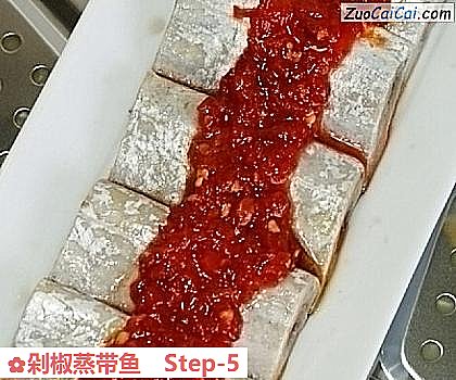 剁椒蒸带鱼做法第五步骤