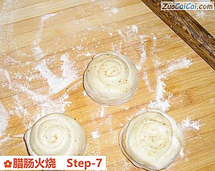 腊肠火烧做法第七步骤