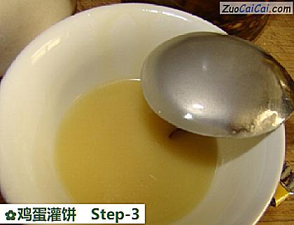 鸡蛋灌饼做法第三步骤