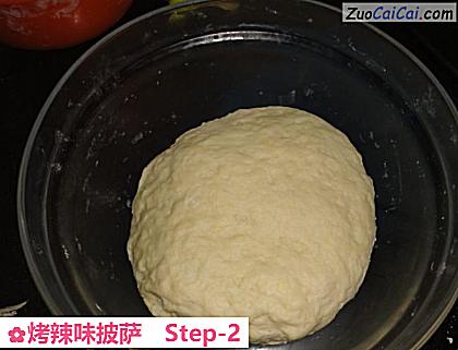 烤辣味披萨做法第二步骤