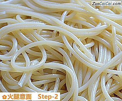 火腿意面做法第二步骤