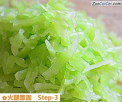 火腿意面做法第三步骤