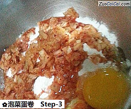 泡菜蛋卷做法第三步骤
