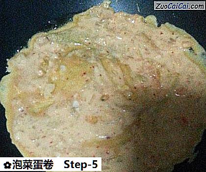泡菜蛋卷做法第五步骤
