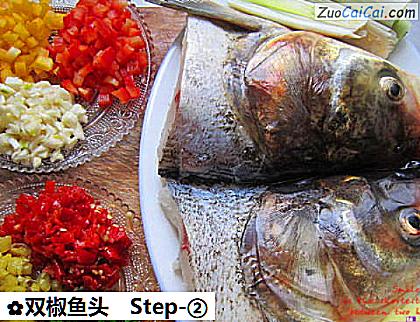 双椒鱼头做法第二步骤
