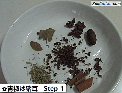 青椒炒猪耳做法第一步骤