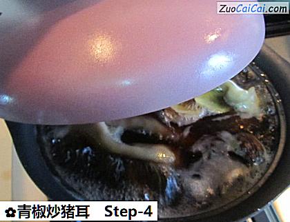 青椒炒猪耳做法第四步骤