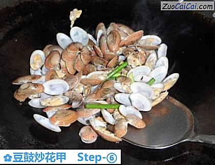 豆鼓炒花甲做法第六步骤