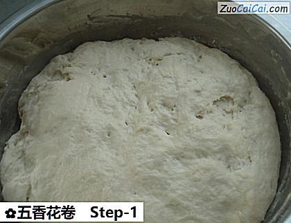 五香花卷做法第一步骤