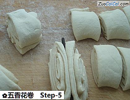 五香花卷做法第五步骤