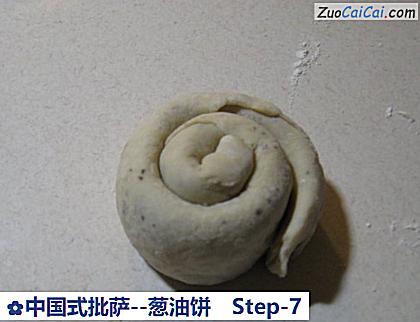 葱油饼做法第七步骤