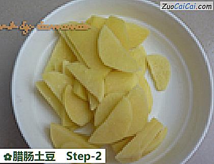 腊肠土豆做法第二步骤
