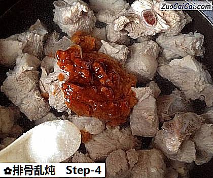 排骨乱炖做法第四步骤