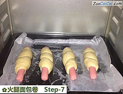 火腿面包卷做法第七步骤