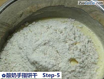 酸奶手指饼干做法第五步骤