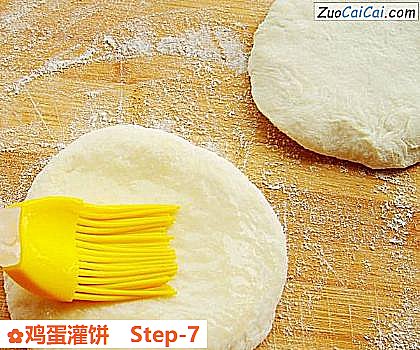 鸡蛋灌饼做法第七步骤
