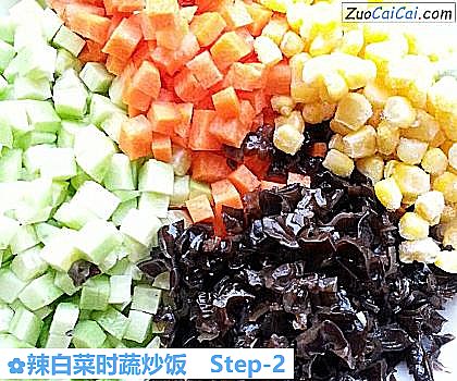 辣白菜时蔬炒饭做法第二步骤