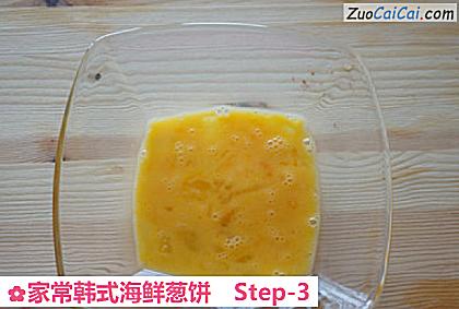 家常韩式海鲜葱饼做法第三步骤