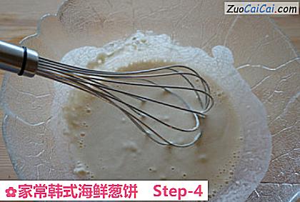 家常韩式海鲜葱饼做法第四步骤