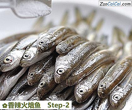 香辣火焙鱼做法第二步骤