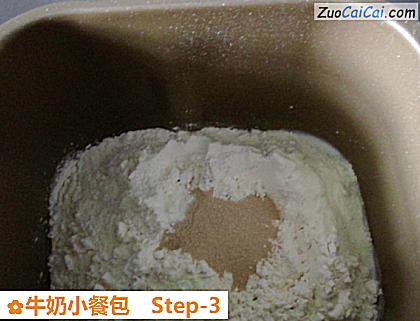 牛奶小餐包做法第三步骤