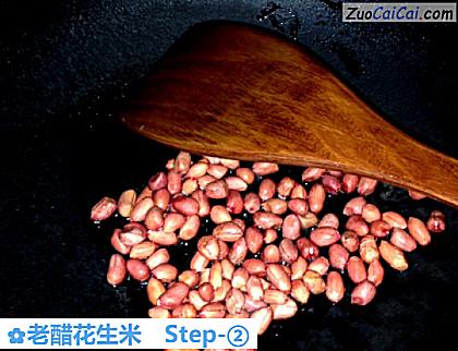 老醋花生米做法第二步骤