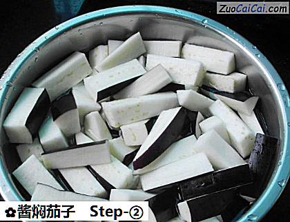 酱焖茄子做法第二步骤
