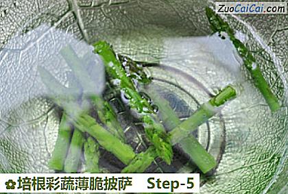 培根彩蔬薄脆披萨做法第五步骤