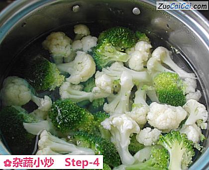 杂蔬小炒做法第四步骤