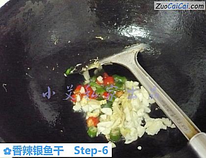 香辣银鱼干做法第六步骤