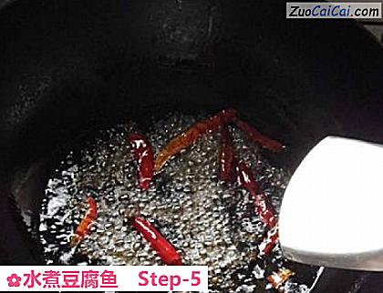 水煮豆腐鱼做法第五步骤
