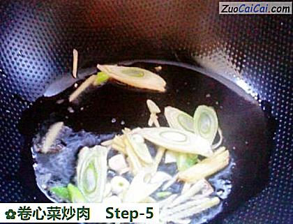 卷心菜炒肉做法第五步骤