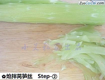 炝拌莴笋丝做法第二步骤