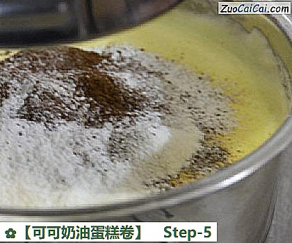 可可奶油蛋糕卷做法第五步骤