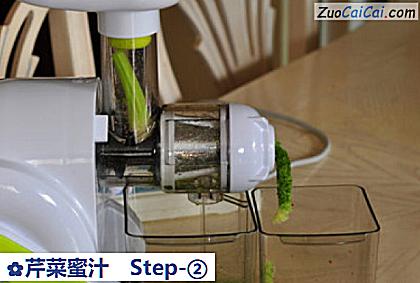 芹菜蜜汁做法第二步骤