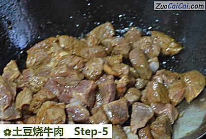 土豆烧牛肉做法第五步骤
