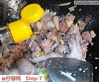 柠檬鸭做法第七步骤
