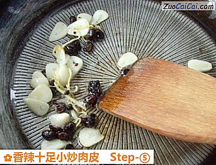 香辣十足小炒肉皮做法第五步骤