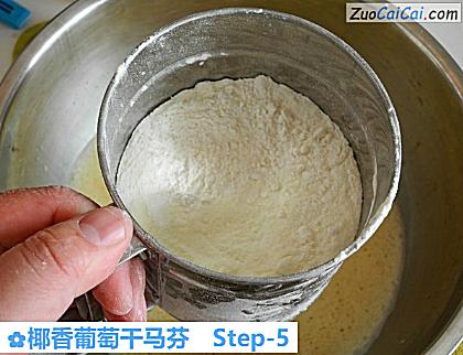 椰香葡萄干马芬做法第五步骤