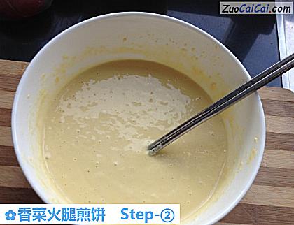 香菜火腿煎饼做法第二步骤