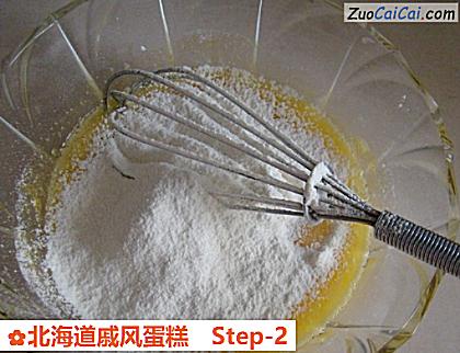 北海道戚风蛋糕做法第二步骤