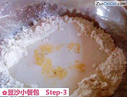 豆沙小餐包做法第三步骤