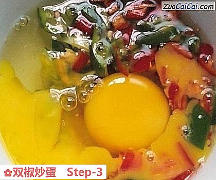 双椒炒蛋做法第三步骤