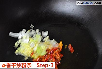 香干炒粉条做法第三步骤