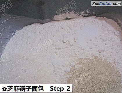 芝麻辫子面包做法第二步骤