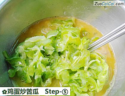 鸡蛋炒苦瓜做法第五步骤