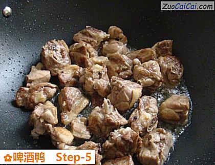啤酒鸭做法第五步骤