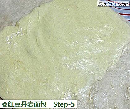 红豆丹麦面包做法第五步骤